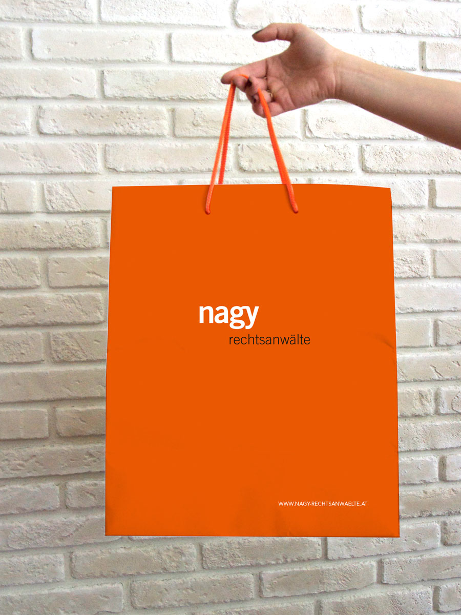 Papiertragetasche orange Nagy Rechsanwälte