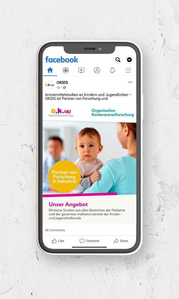 Smartphone Ansicht Facebook Post Arzneimittelstudien okids