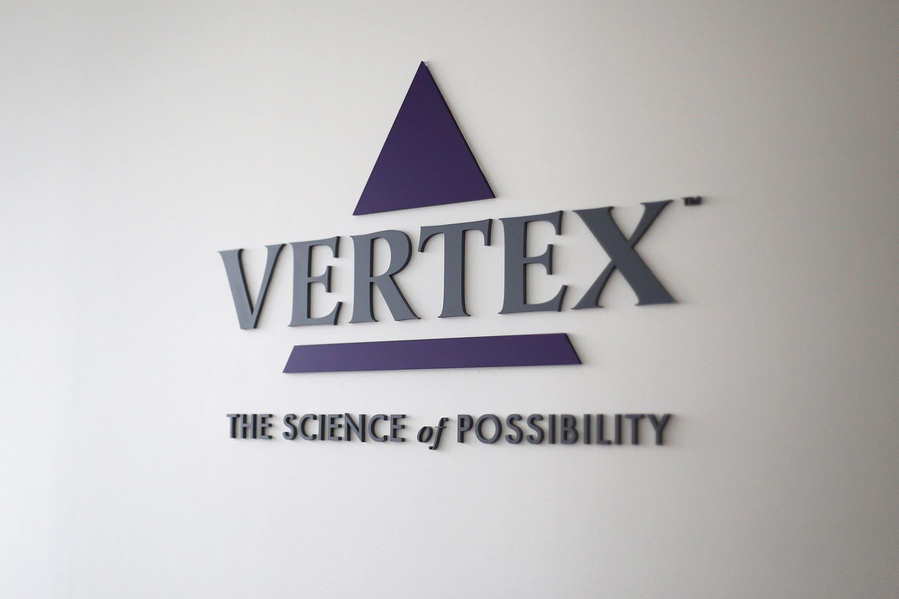 Foto Vertex Logo im Eingangsbereich