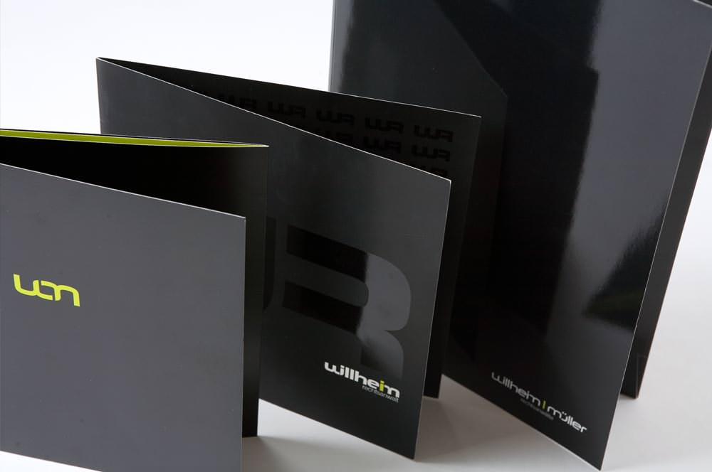 3 Variationen Unternehmensbroschüre