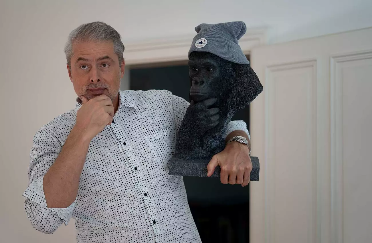 Christoph mit Affen Statue