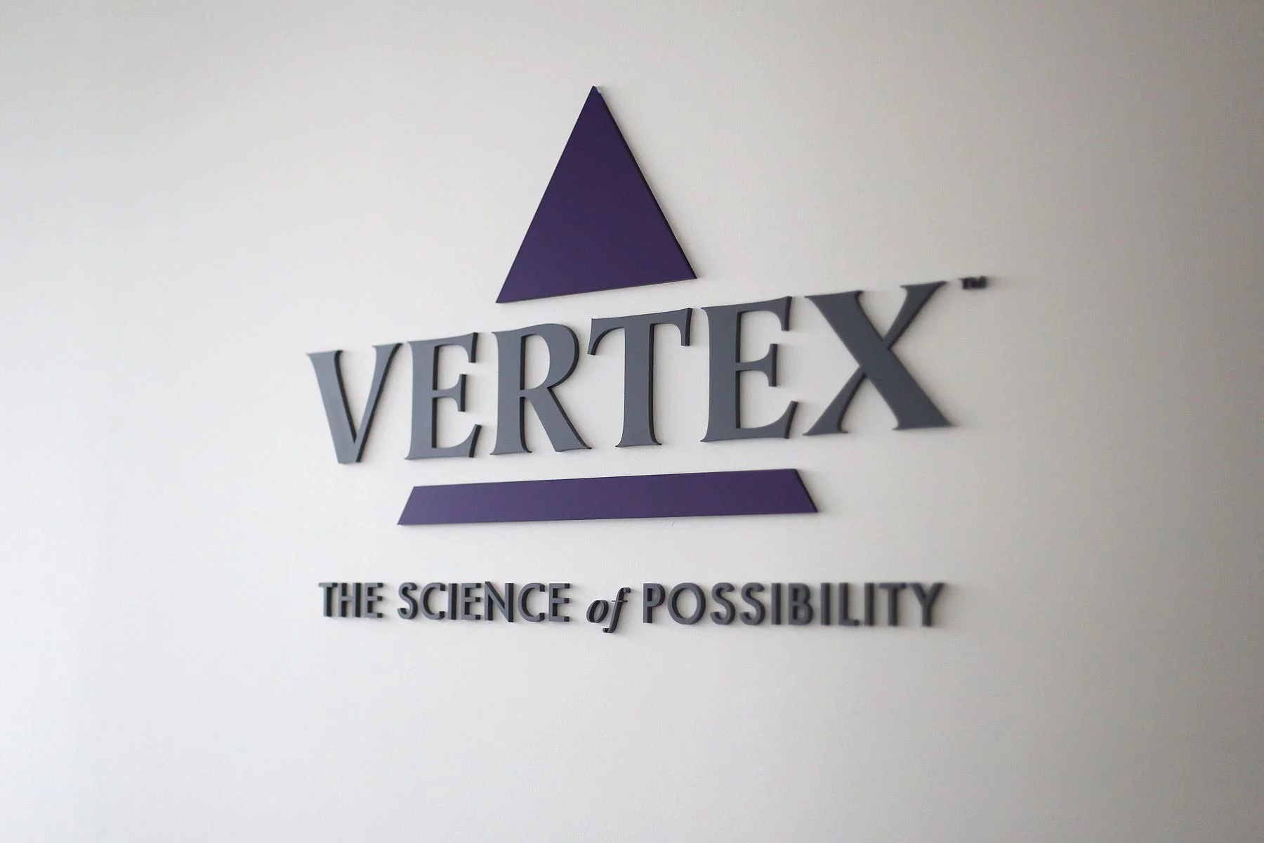Foto Vertex Logo im Eingangsbereich