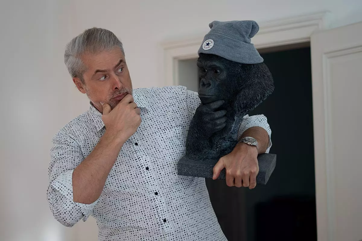 Christoph mit Affen Büste